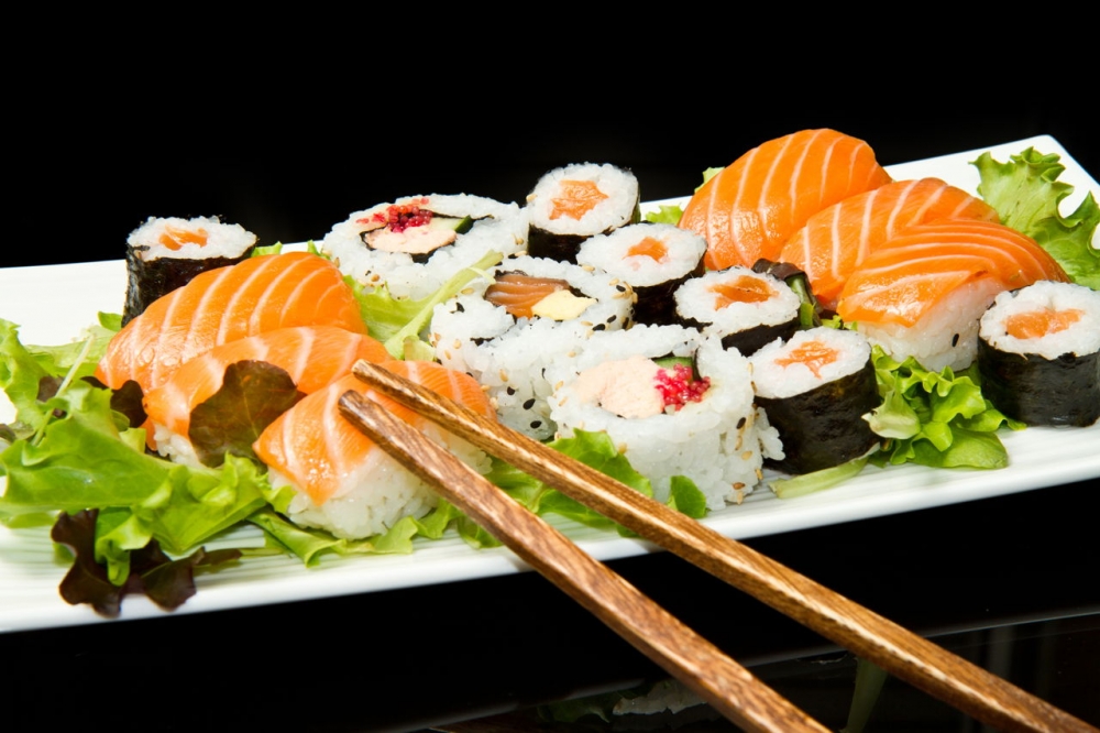 https://pixfeeds.com/images/japan/food/1280-148656574-sushi-meal-served-with-chopsticks.jpg